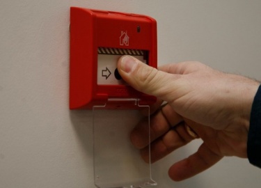 В 2023 году сотрудники детских садов должны знать, как вести себя при возникновении пожара или другой ЧС. Порядок действий при возгорании регламент...