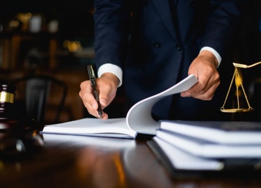 Если вы любите правосудие и хотите применять знания юриспруденции на практике, то можно выбрать колледж или профильный ВУЗ. В первом случае студент...