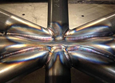 Возможности дуговой сварки были открыты миру в 1881&ndash;1882 годах изобретателями&nbsp;Н.&nbsp;Н.&nbsp;Бенардосом&nbsp;и&nbsp;Н.&nbsp;Г.&nbsp;Сла...