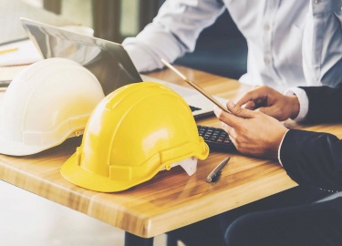 Согласно действующим нормативным документам, работодатели обязаны обеспечивать охрану труда, а также заботиться о жизни и здоровье своих подчиненны...