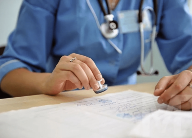 В 2022 году логистическая компания, которая не хочет нарушать требования законодательства, должна организовывать предрейсовые осмотры. Для этого ра...