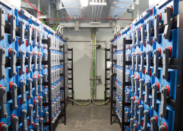 Для питания цепей управления, связи, сигнализации и аварийного освещения часто используются аккумуляторные батареи. При их эксплуатации и обслужива...