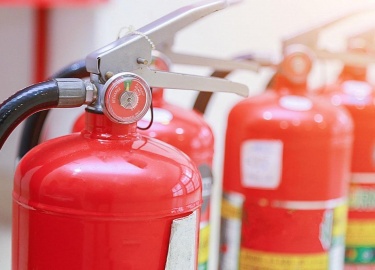 Если на объекте произошло возгорание, то можно попытаться устранить его самостоятельно. Из-за одной задымившейся установки вызывать огнеборцев нера...